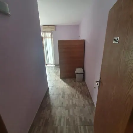 Hotel 415 Hotell Slăntjev Brjag